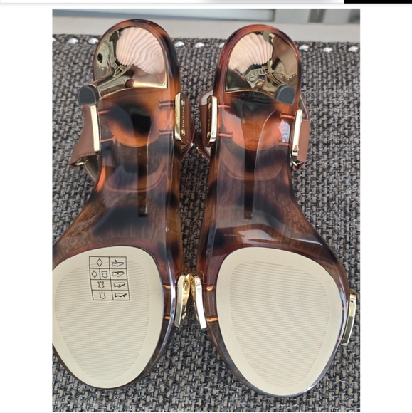 New 🐆 Michael Kor New Lani Sandal BrownLeather w/ Gold Emblems and Heel Size 10 - Picture 15 of 16
